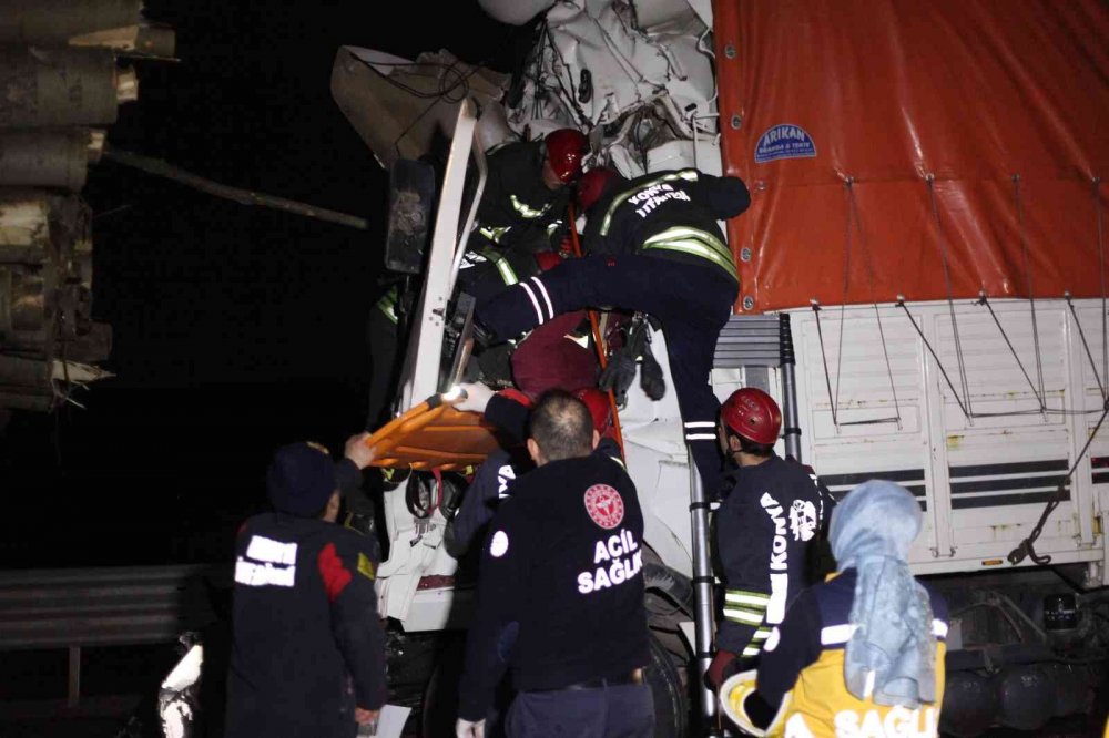 Konya'da kaza! Kamyon, kamyona arkadan çarptı: 1 ölü, 1 yaralı