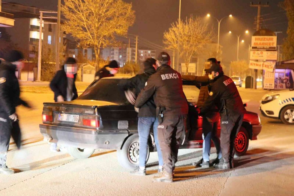 Aksaray’da araçlar ve şahıslar didik didik arandı!