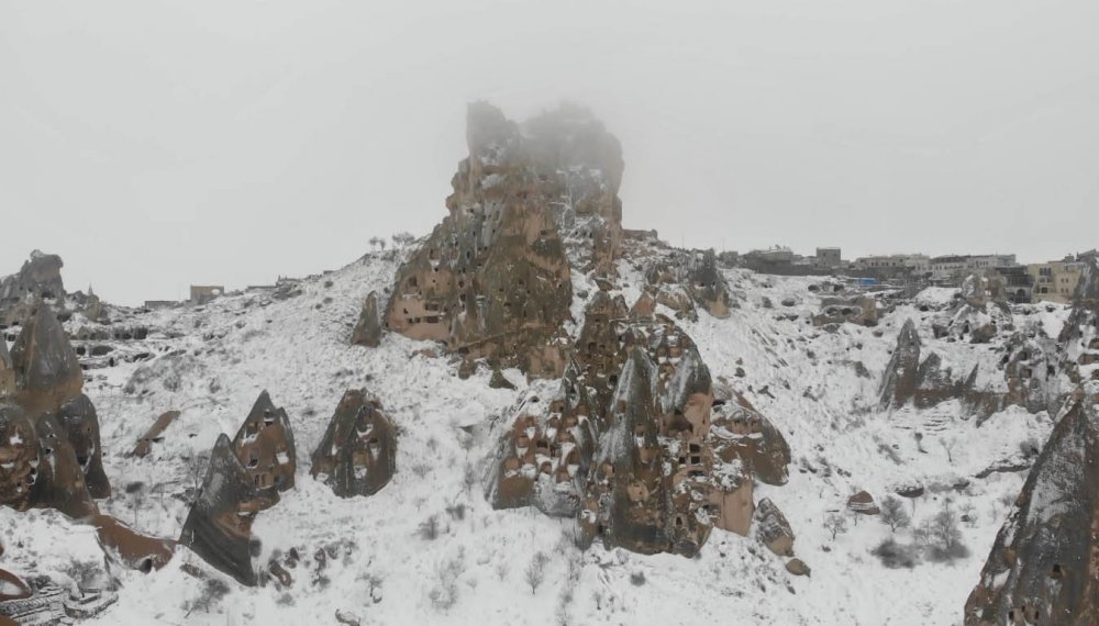 Kapadokya’da kar yağışının kartpostallık görüntüleri