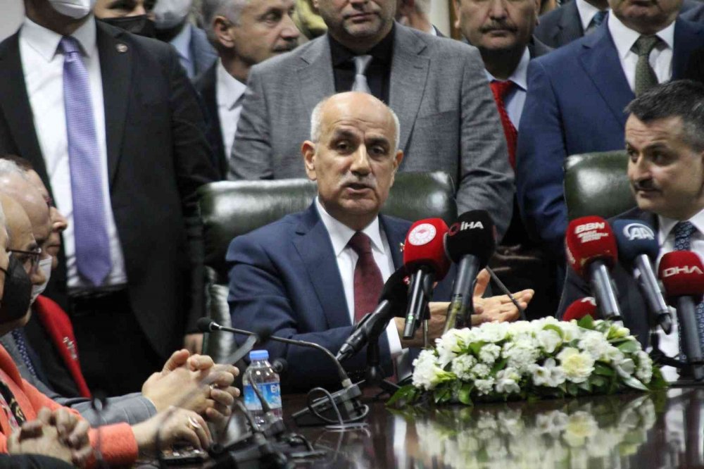 Yeşil sahalardan bir yıldız kaydı! Bekir Pakdemirli görevi devretti