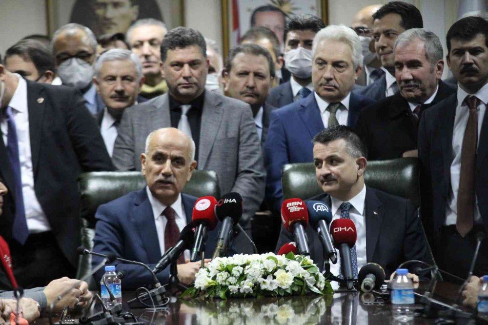 Yeşil sahalardan bir yıldız kaydı! Bekir Pakdemirli görevi devretti