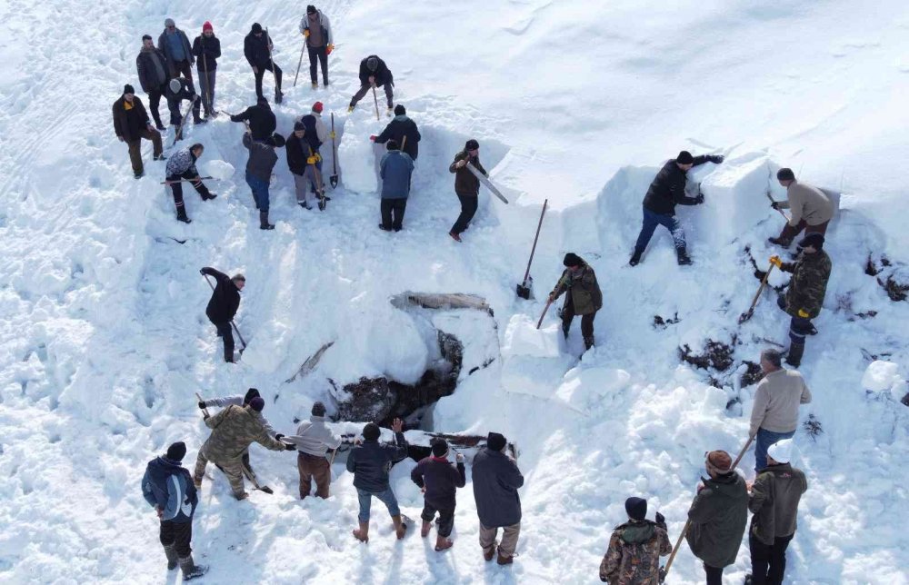 Derebucak'ta kar basma şenliği yapıldı