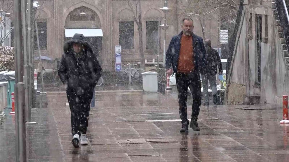Aksaray’da kar yağışı etkisini gösteriyor