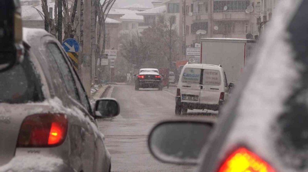 Aksaray’da kar yağışı etkisini gösteriyor