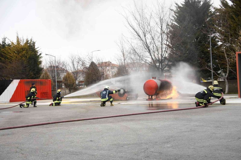 Konya itfaiyesi farklı ülkelerden itfaiyecilere eğitim veriyor
