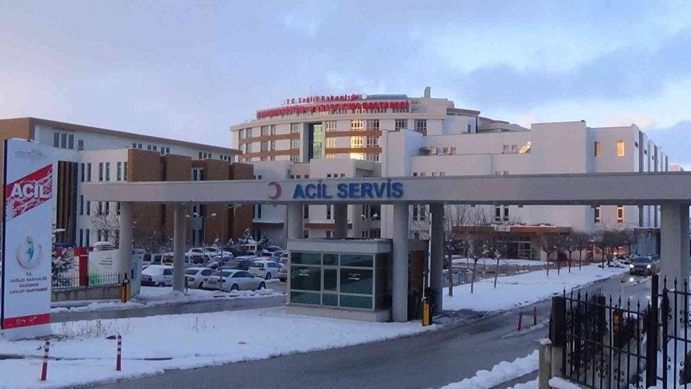 Hemşire doğuma 15 gün kala ikiz bebekleriyle birlikte yaşamını yitirdi