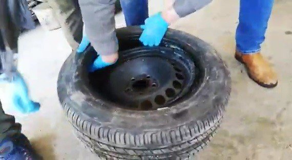 Konya'da araç lastiğinde uyuşturucu sevkiyatı yapanlar polisten kaçamadı