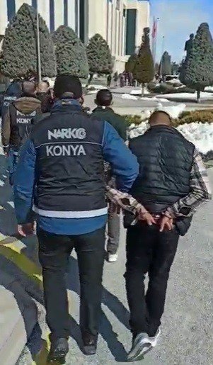 Konya'da araç lastiğinde uyuşturucu sevkiyatı yapanlar polisten kaçamadı