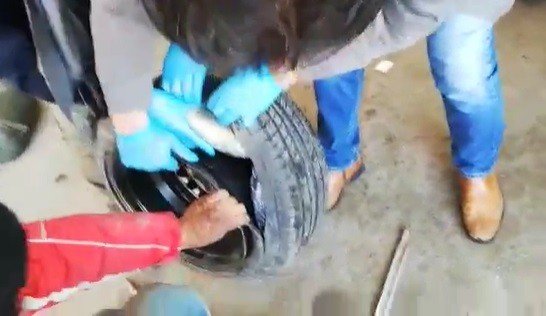 Konya'da araç lastiğinde uyuşturucu sevkiyatı yapanlar polisten kaçamadı