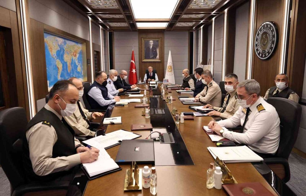 Bakan Hulusi Akar kuvvet komutanlarıyla toplantı gerçekleştirdi