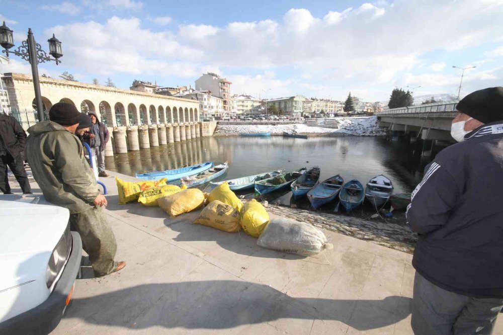 Beyşehir Gölü’nde su ürünlerini avlanma yasağı başladı