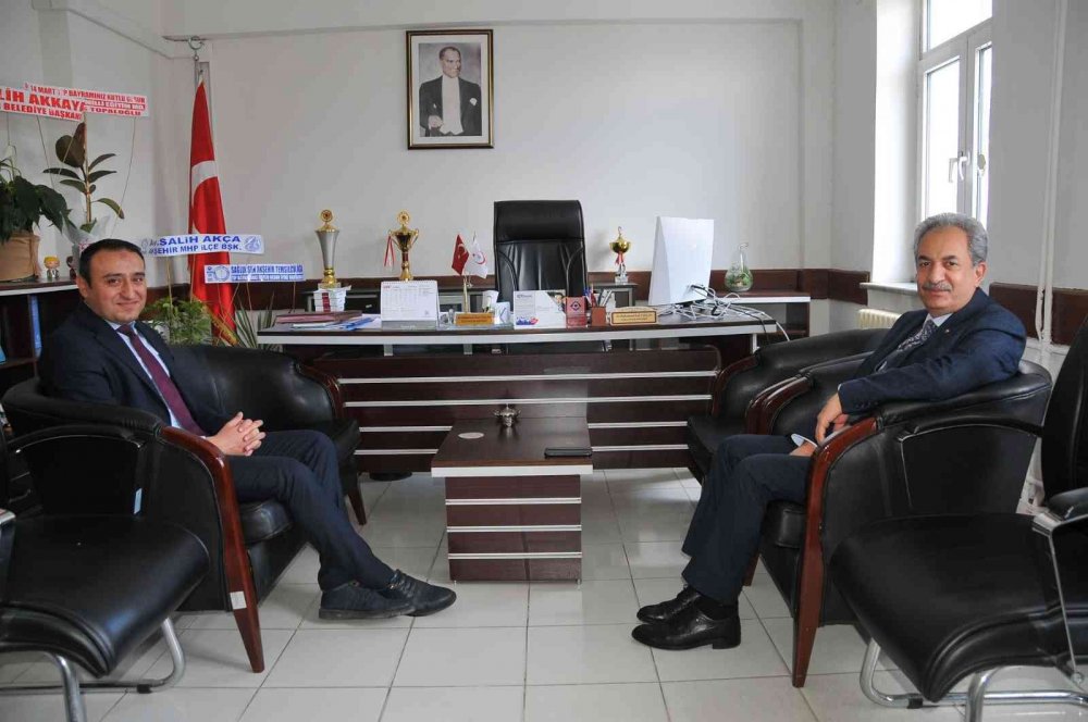 Salih Akkaya Sağlık Çalışanlarının Tıp Bayramını Kutladı