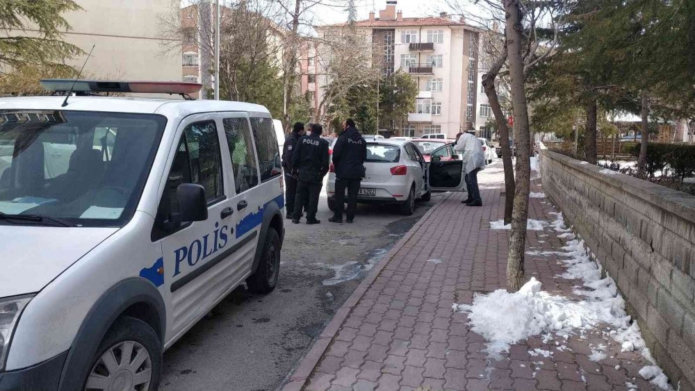 Gasp ettiği otomobille çarptığı aracı içerisindeki çocukla kaçırdı