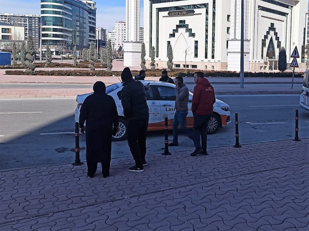 Gasp ettiği otomobille çarptığı aracı içerisindeki çocukla kaçırdı