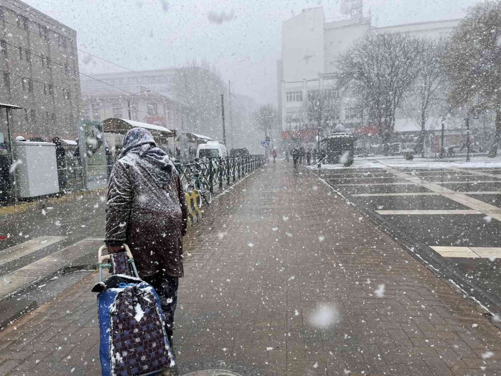 Mart ayında şaşırtan yoğun kar yağışı