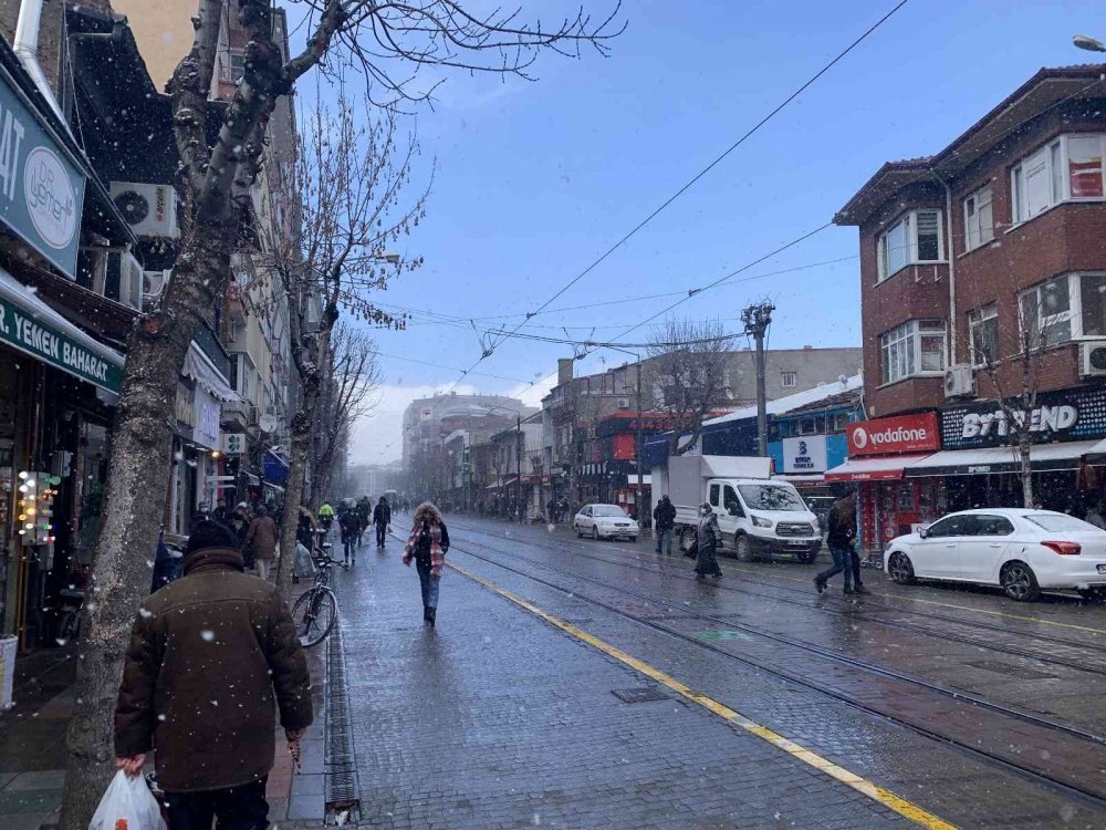 Mart ayında şaşırtan yoğun kar yağışı