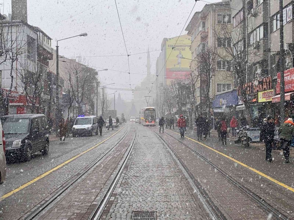 Mart ayında şaşırtan yoğun kar yağışı
