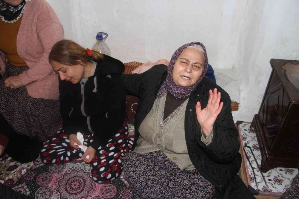 Otel odasında ölü bulunan genç kız gözyaşları arasında toprağa verildi