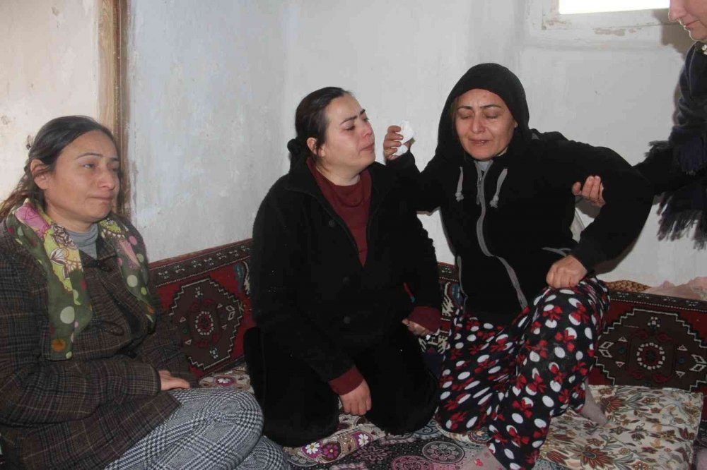 Otel odasında ölü bulunan genç kız gözyaşları arasında toprağa verildi