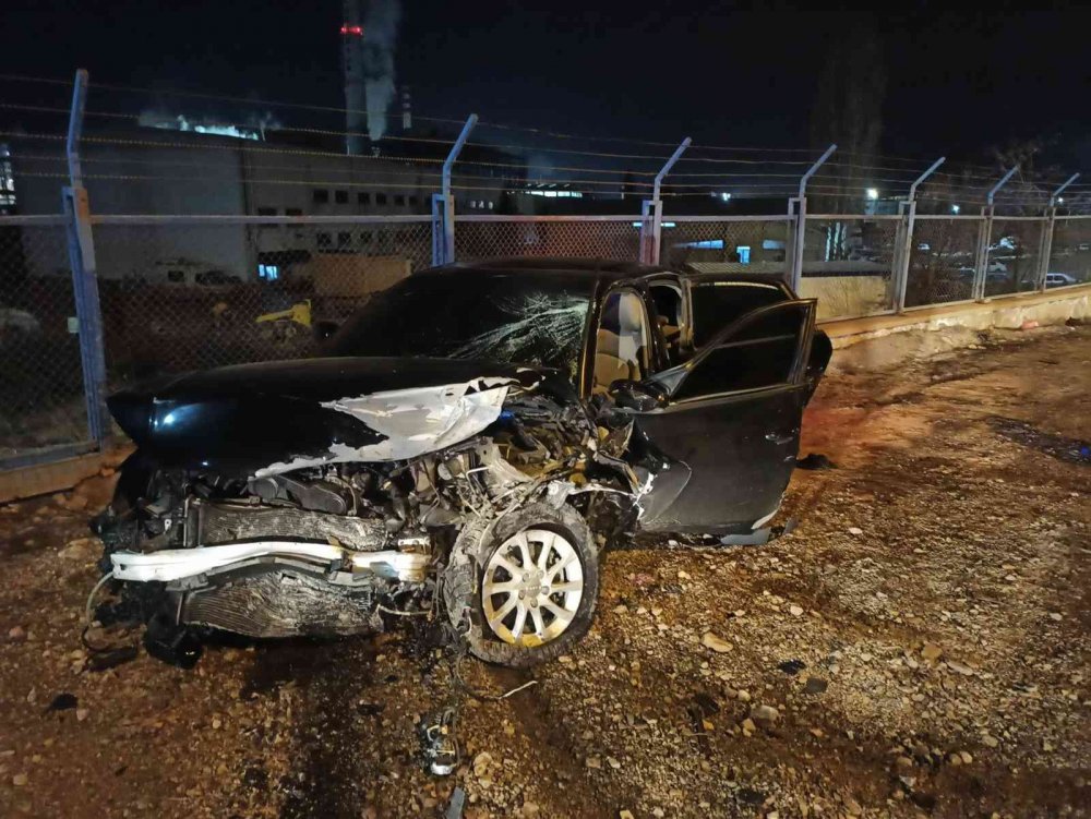 Seydişehir'de 2 otomobil çarpıştı: 7 yaralı