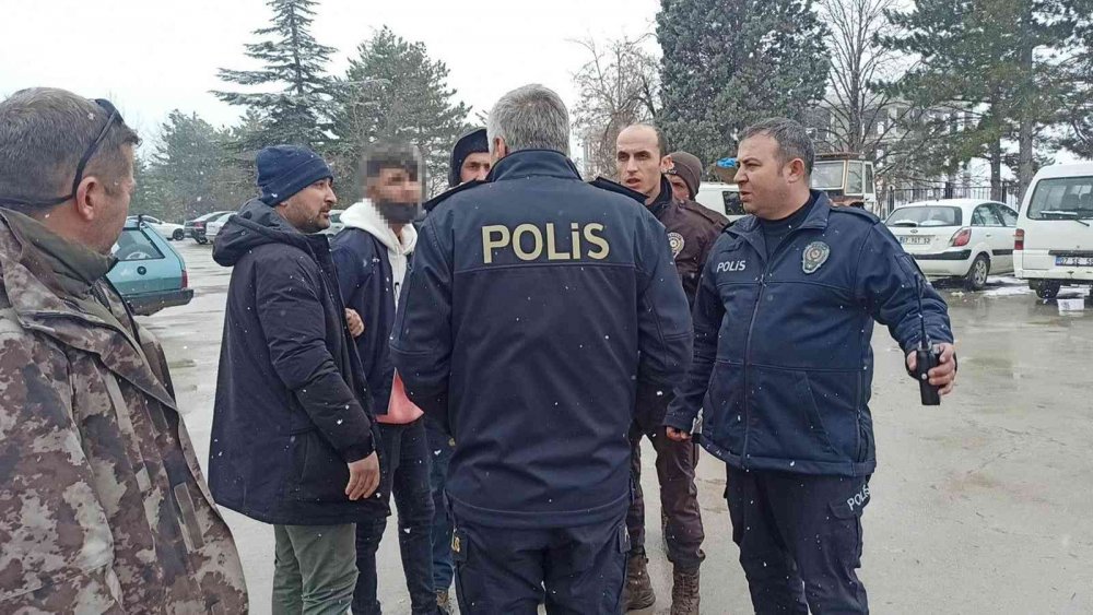 Seydişehir'de hastane bahçesinde bıçaklı kavga: 1 yaralı
