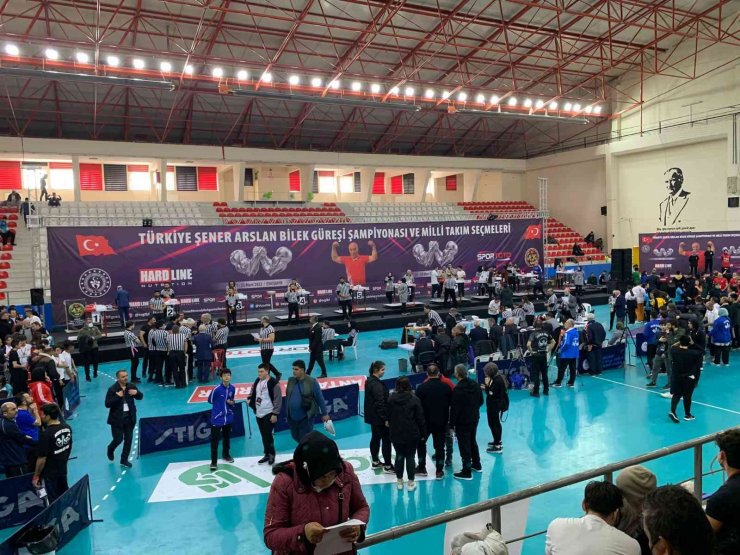 Türkiye Şener Arslan Bilek Güreşi Şampiyonası başladı