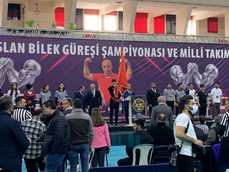 Türkiye Şener Arslan Bilek Güreşi Şampiyonası başladı