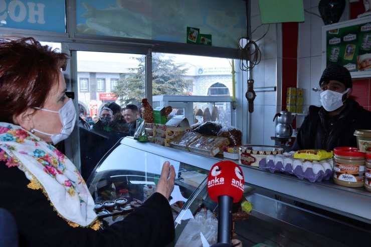 Meral Akşener ilçelerde esnafları ziyaret etti