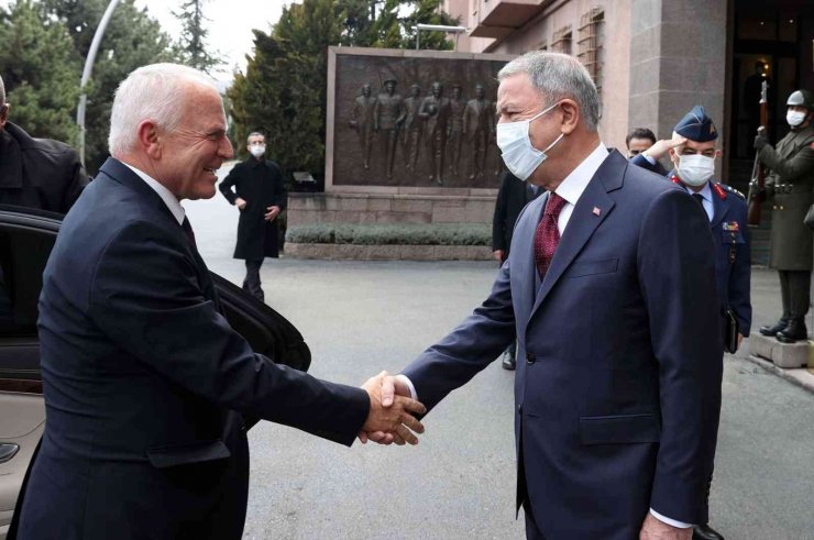 Bakan Akar, KKTC Cumhuriyet Meclisi Başkanı Töre’yi kabul etti