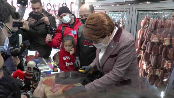 Meral Akşener, Kayseri’de pastırma doğradı