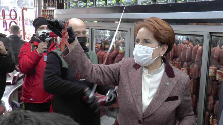 Meral Akşener, Kayseri’de pastırma doğradı