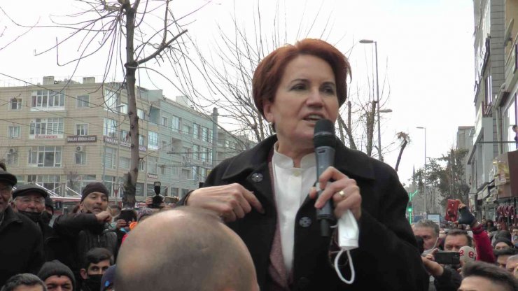 Meral Akşener, Kayseri’de pastırma doğradı