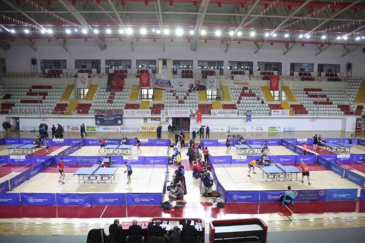 Masa tenisi 1. ve 2. lig terfi müsabakaları Sivas’ta sürüyor