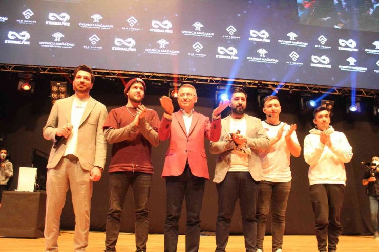 Cumhurbaşkanı Yardımcısı Oktay: "Ülkeyi temsil etme adına dışarı çıkıyorsanız biz orada her türlü kolaylığı sağlarız"
