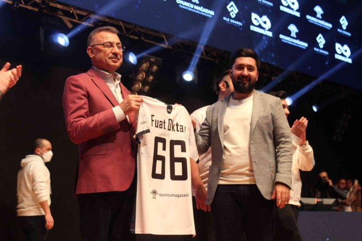 Cumhurbaşkanı Yardımcısı Oktay: "Ülkeyi temsil etme adına dışarı çıkıyorsanız biz orada her türlü kolaylığı sağlarız"