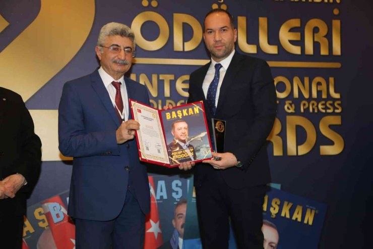 Emrah Özdemir yılın belediye başkanı seçildi