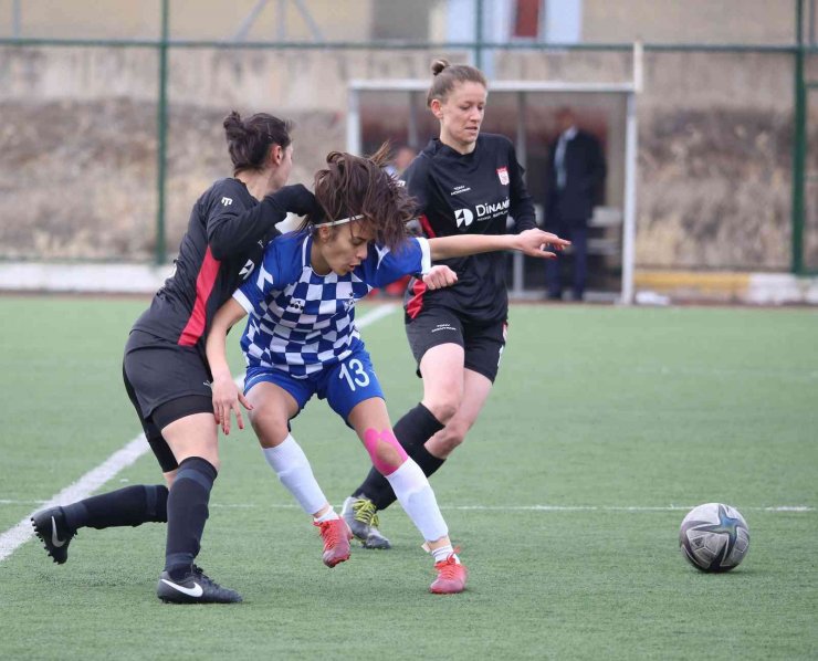 Turkcell Kadın Futbol Süper Ligi: Sivasspor: 0 - Konak Belediyespor: 2