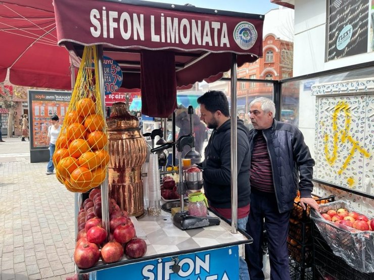 Sıkma meyve suyu tezgahlarında mesai başladı
