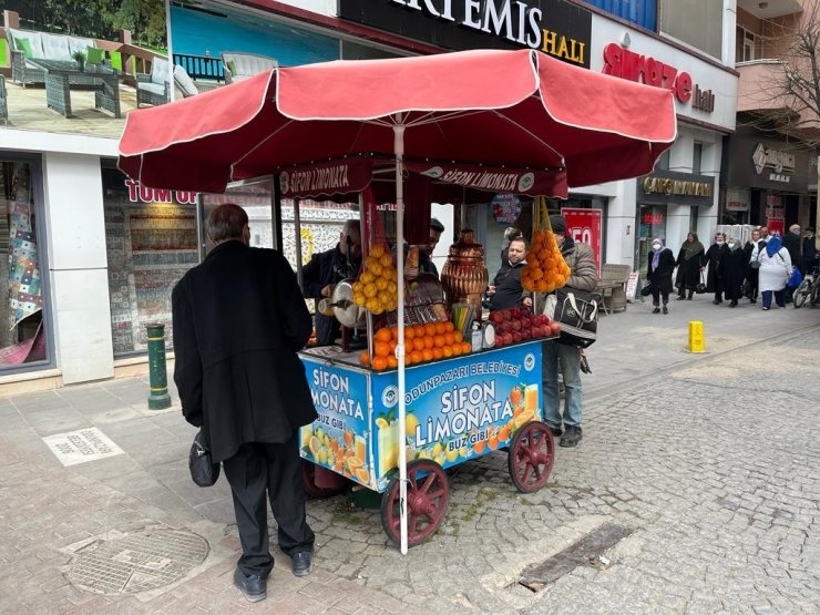 Sıkma meyve suyu tezgahlarında mesai başladı