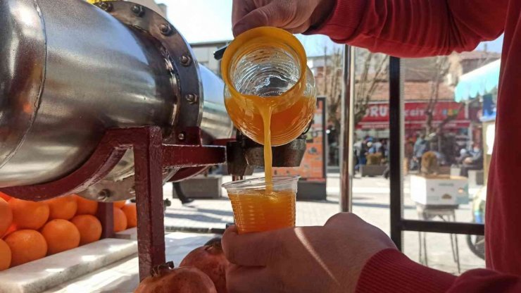Sıkma meyve suyu tezgahlarında mesai başladı