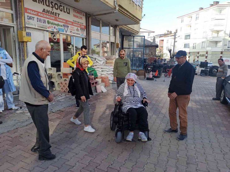 Hayalini kurduğu akülü tekerlekli sandalyesine kavuştu