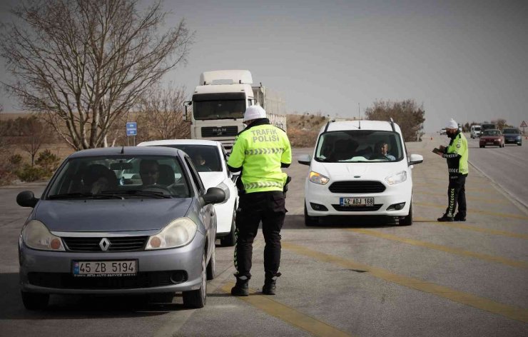 Bayram tatilinde yola çıkacak sürücülere "kurallara uyun" uyarısı