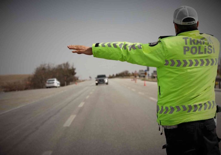 Bayram tatilinde yola çıkacak sürücülere "kurallara uyun" uyarısı