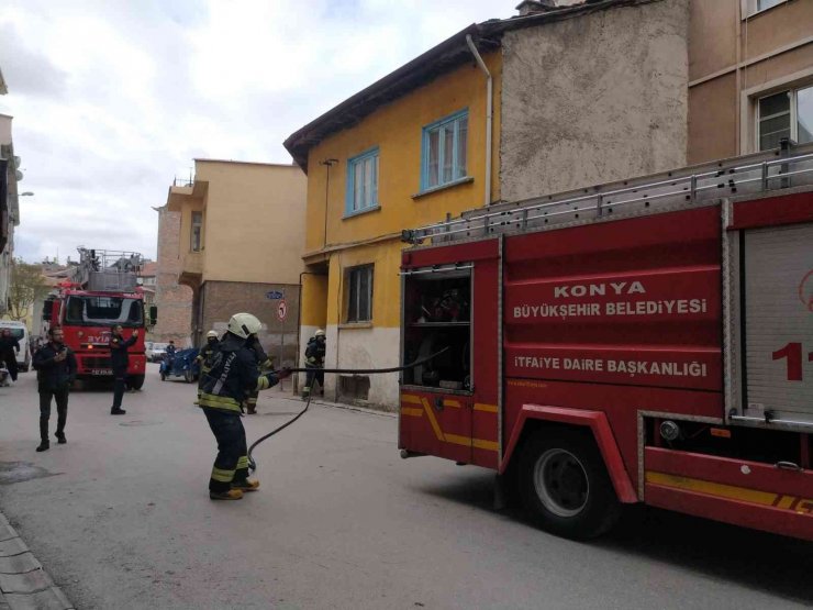 Evde yangın çıktı, 1 kişi dumandan etkilendi