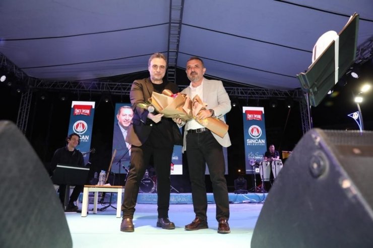 Sincanlılar Kutsi ve Fettah Can ile coştu