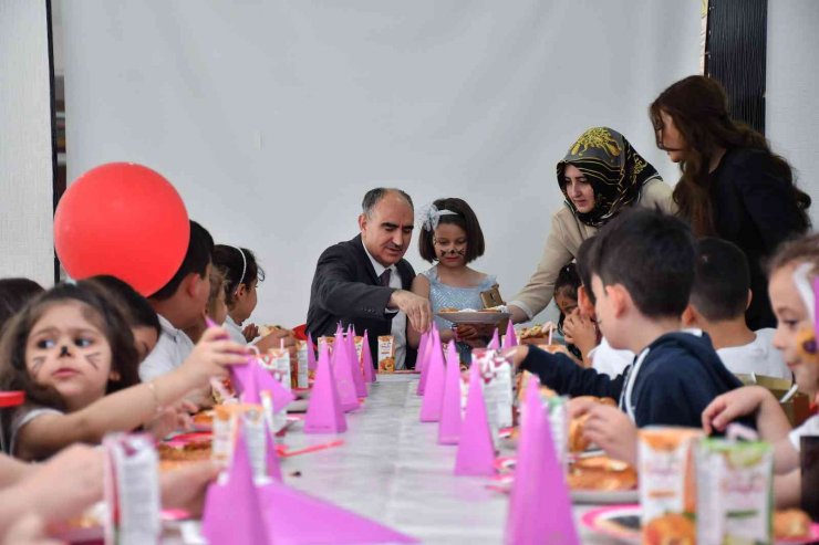 Vali Özkan şehit kızının doğum günü sevincine ortak oldu