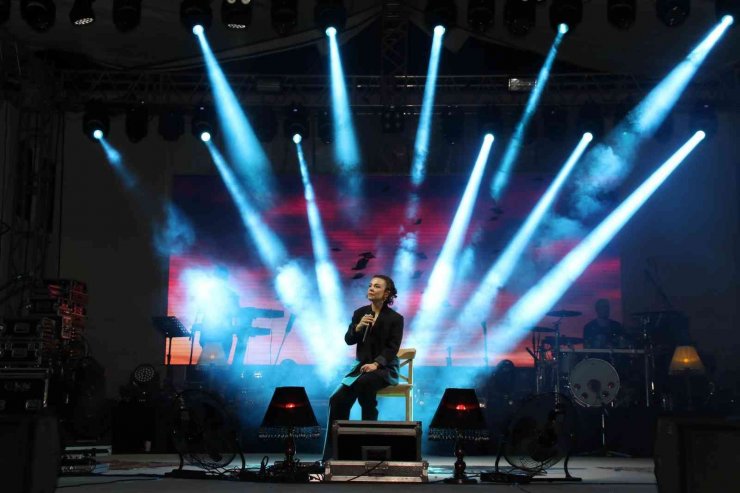Konya’da hayranları Fatma Turgut’la coştu