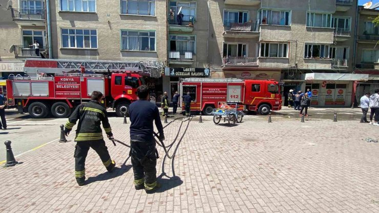 Yangında pencereden atlayan kadın hayatını kaybetti