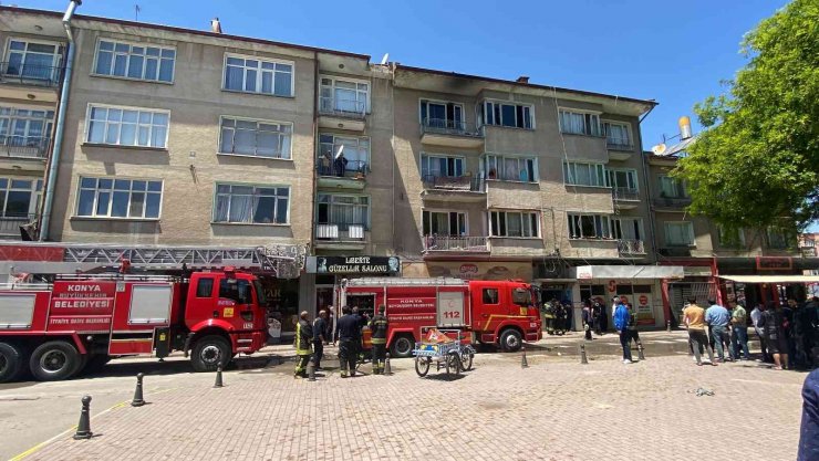 Yangında pencereden atlayan kadın hayatını kaybetti