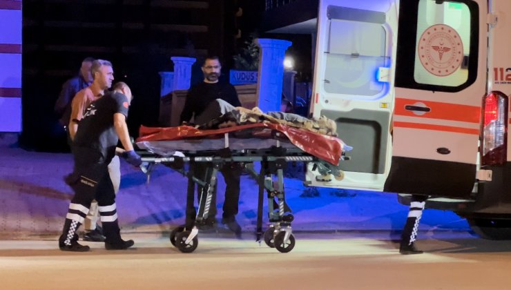 Bıçaklanan gencin yakınları, şüphelinin 2 yakınını tüfekle yaraladı
